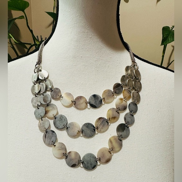 Vintage Kenneth Cole Gray Mother of Pearl Shell Necklace - Picture 2 of 13